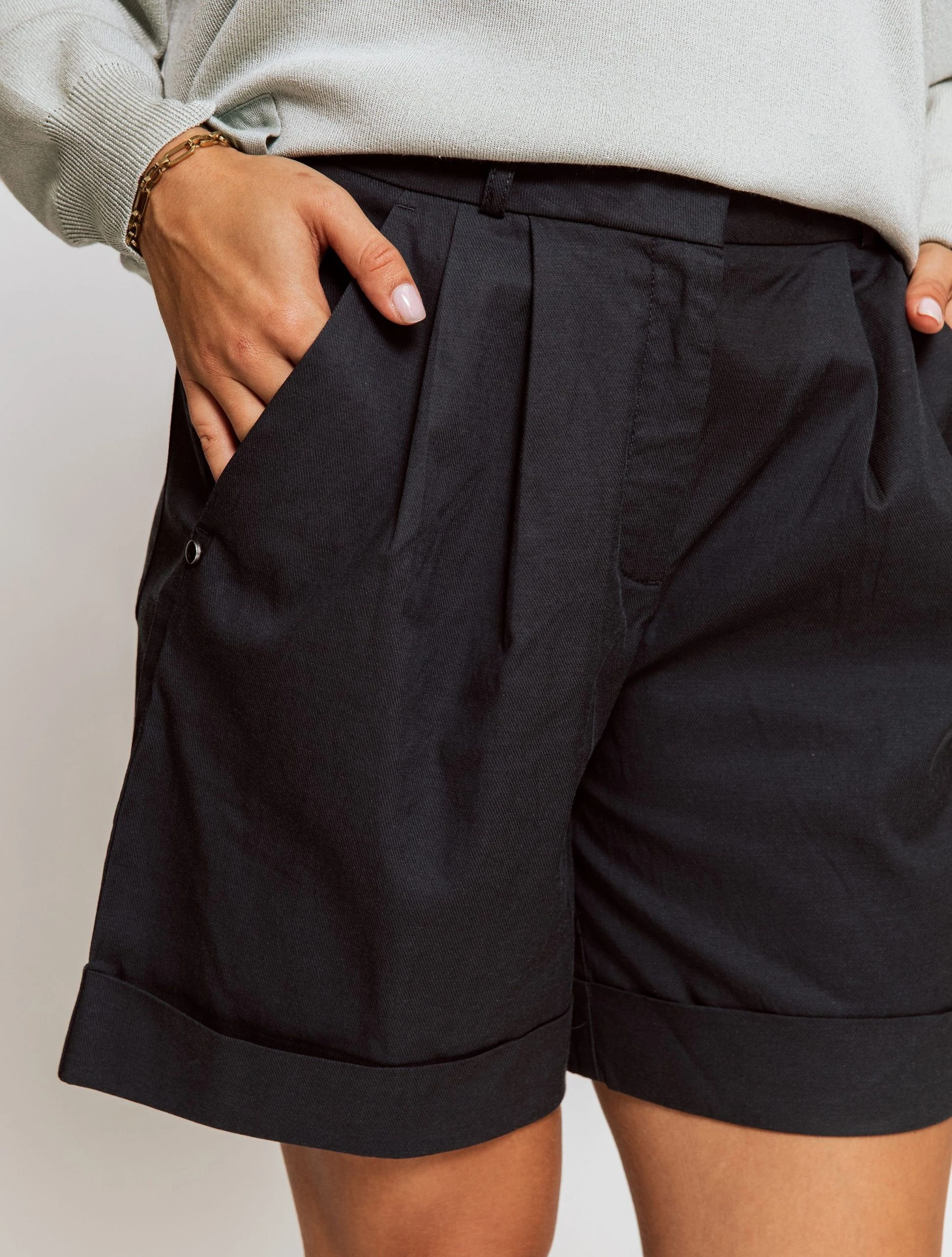 Zhrill Shorts FJELLA NAVY (0-tlg) Bequemer Sitzkomfort – Bild 6