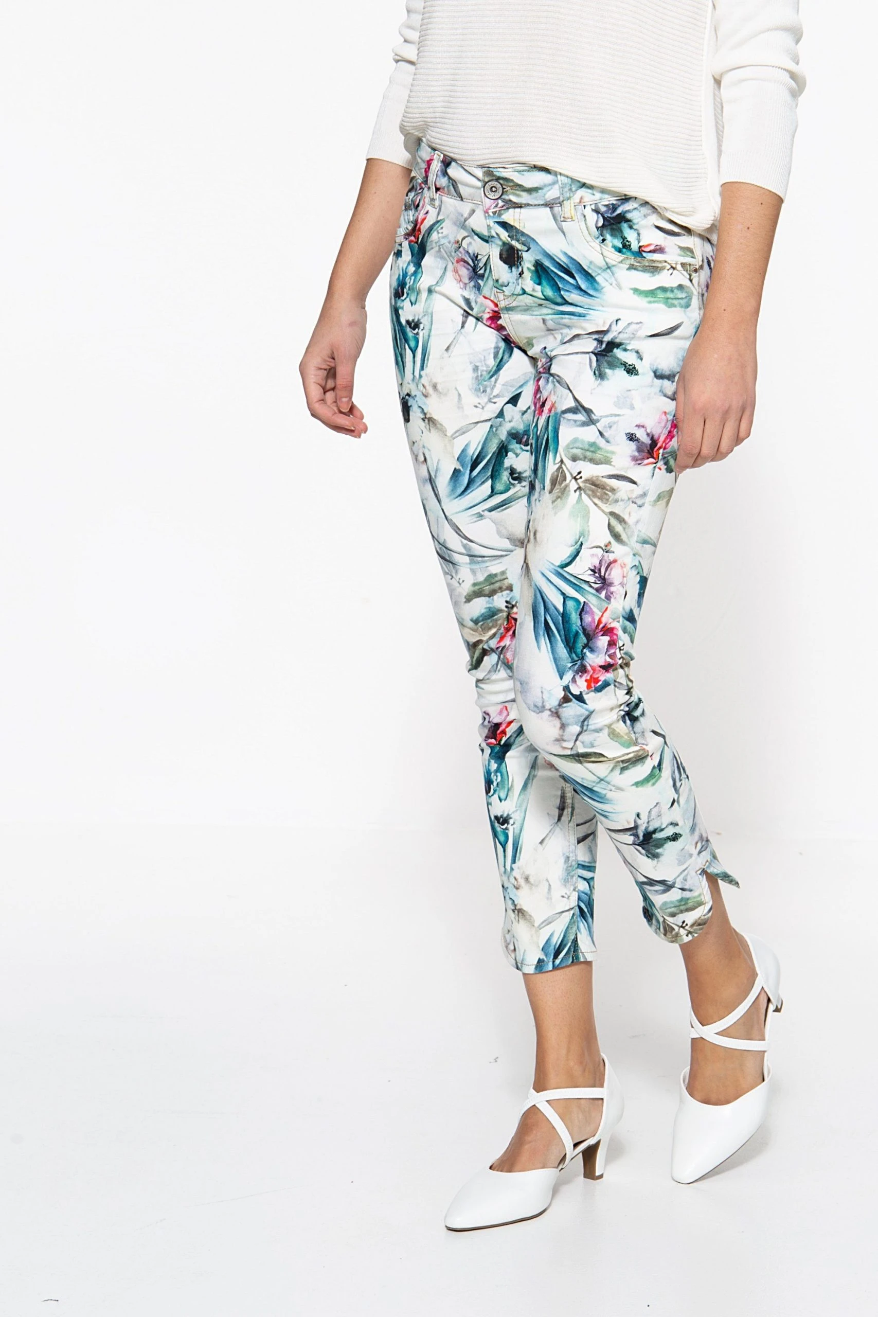 ATT Jeans 7/8-Hose »Leoni« Mit Floralem Druck Und Verzierten Eingriffstaschen – Bild 2