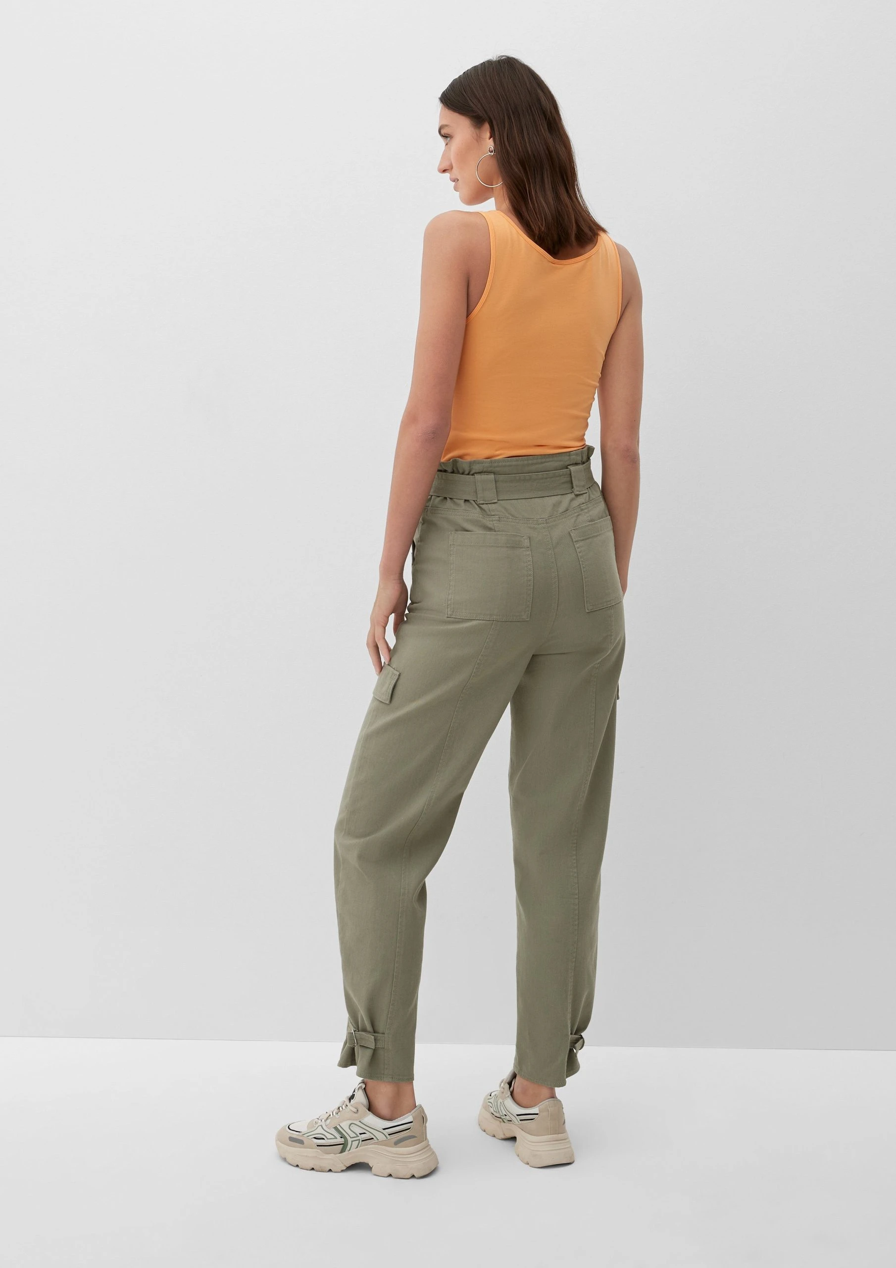 Q/S By S.Oliver Stoffhose »Loose: Cargohose Mit Bindegürtel« (1-tlg) Logo, Riegel, Garment Dye – Bild 8