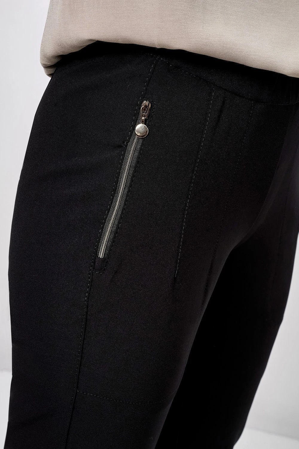 TONI Stoffhose Schwarz Regular (1-tlg) – Bild 4