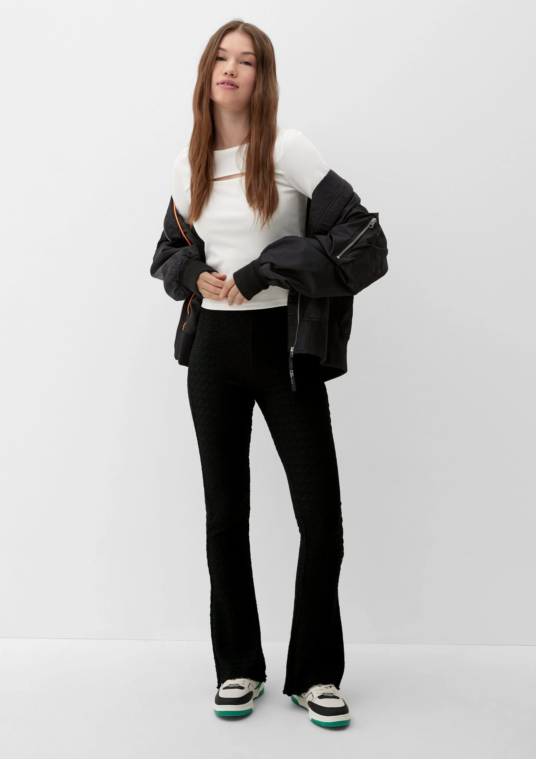 Q/S By S.Oliver Stoffhose »Regular: Strukturierte Hose Mit Flared Leg« (1-tlg) – Bild 3