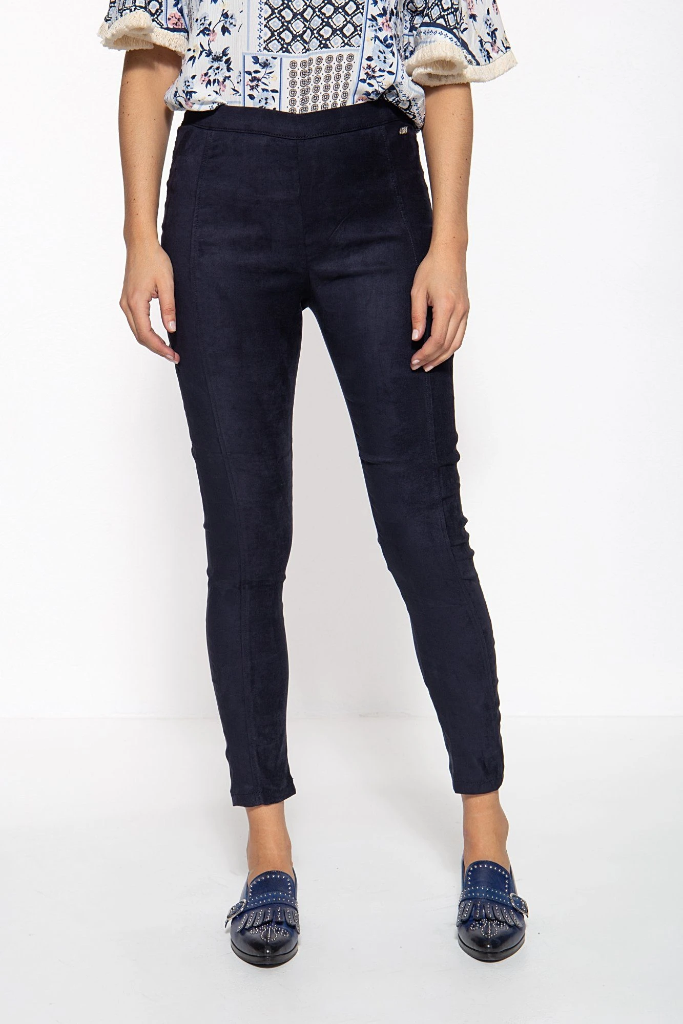 ATT Jeans Stretch-Hose Mila In Wildleder-Optik