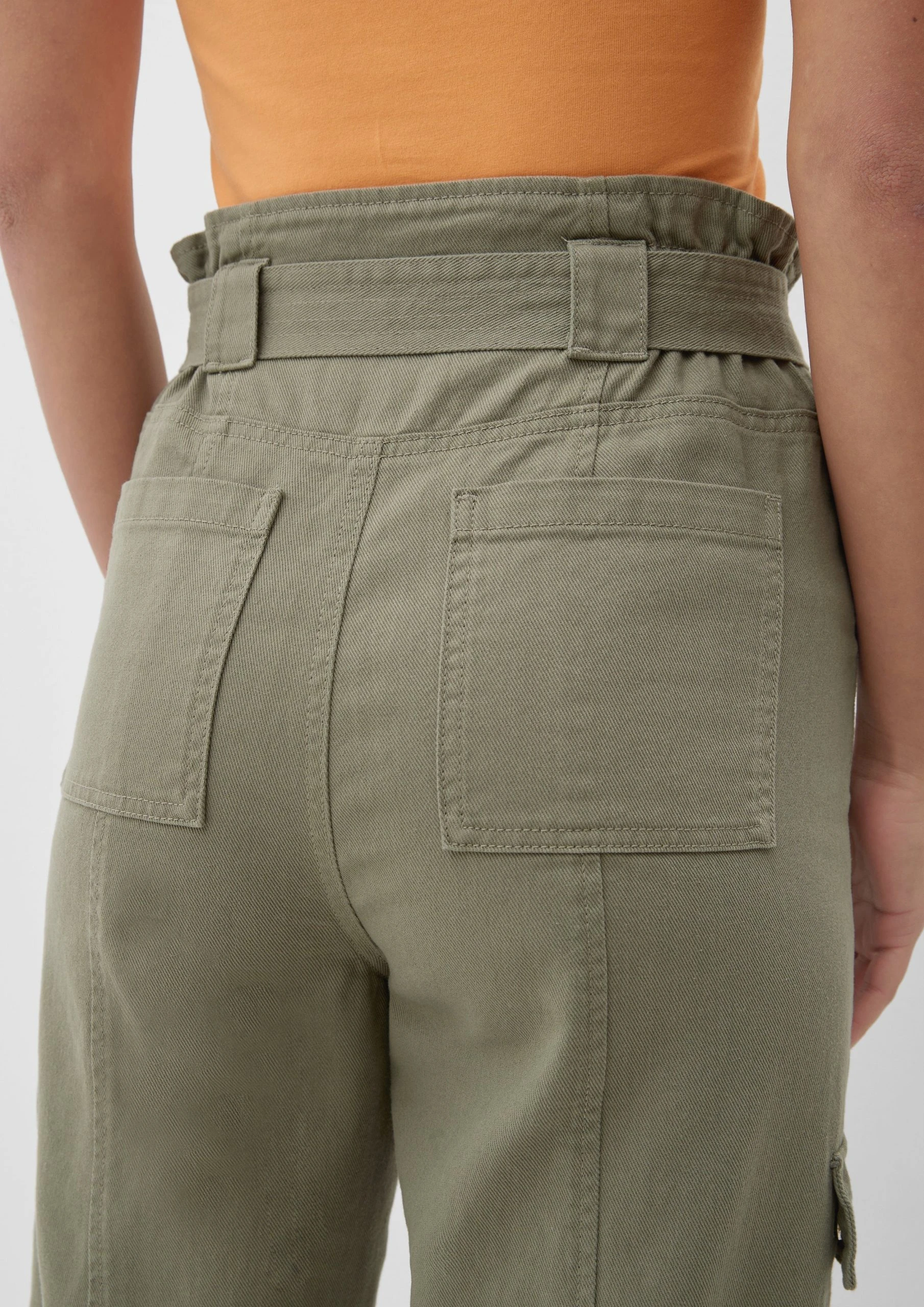 Q/S By S.Oliver Stoffhose »Loose: Cargohose Mit Bindegürtel« (1-tlg) Logo, Riegel, Garment Dye – Bild 7