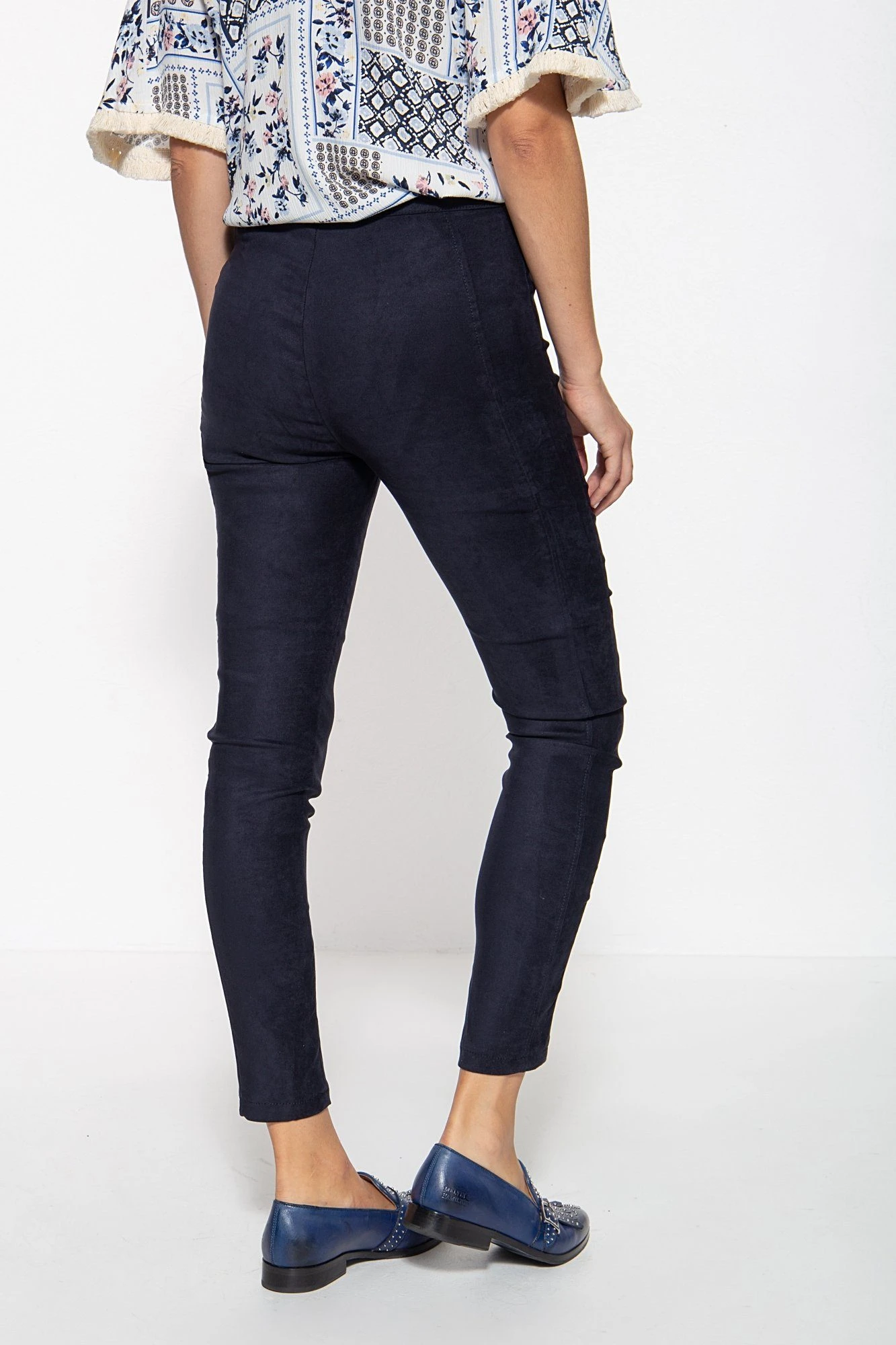 ATT Jeans Stretch-Hose Mila In Wildleder-Optik – Bild 3