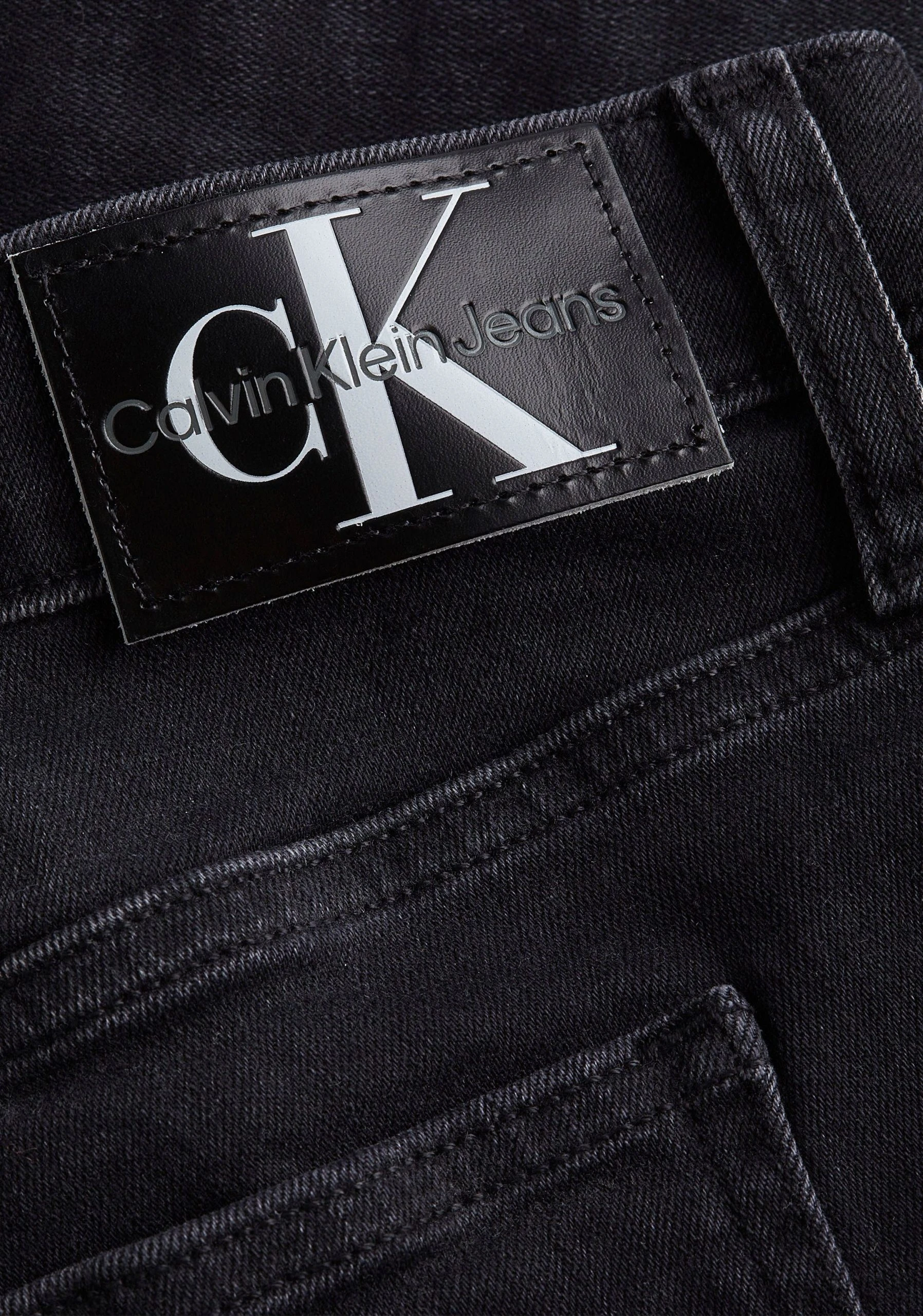 Calvin Klein Jeans Shorts MID RISE SHORT Mit Leicht Ausgefranstem Beinabschluss – Bild 12