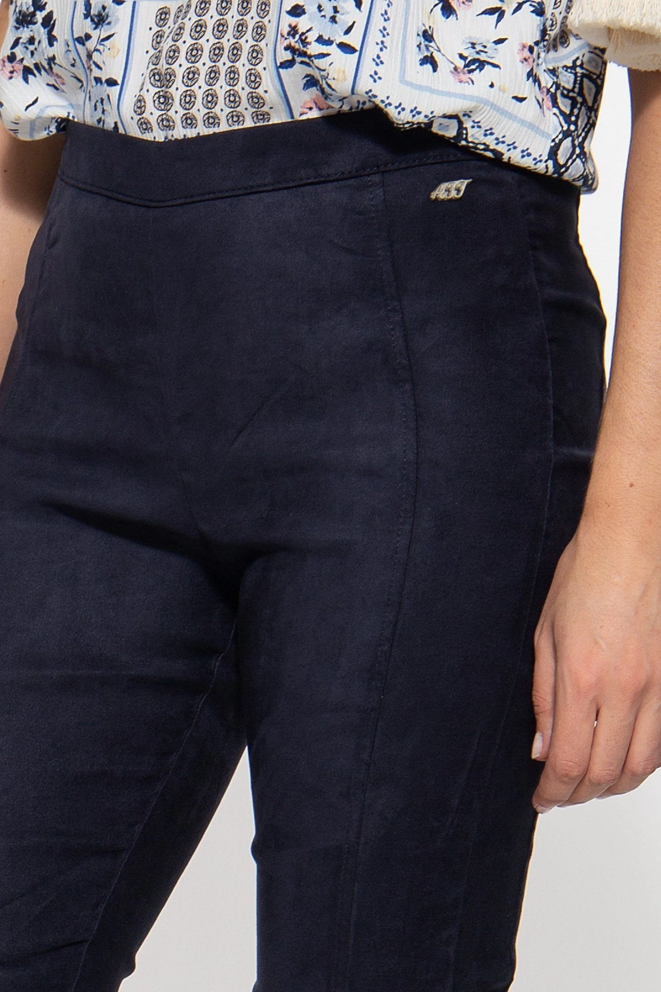 ATT Jeans Stretch-Hose Mila In Wildleder-Optik – Bild 4