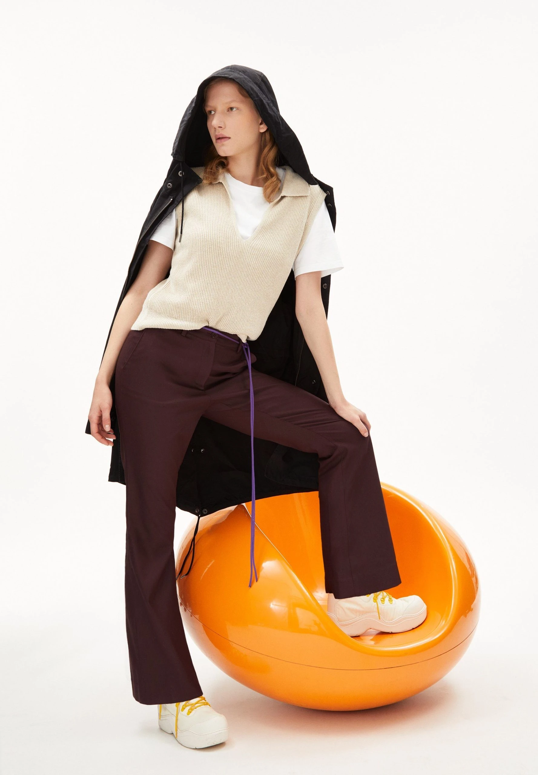 Armedangels Stoffhose TATNAA Damen Hose Regular Fit Aus Bio-Baumwoll Mix (1-tlg) Wenn Du Zwischen Zwei Größen Bist, Empfehlen Wir Eine Kleiner Zu Bestellen. – Bild 6