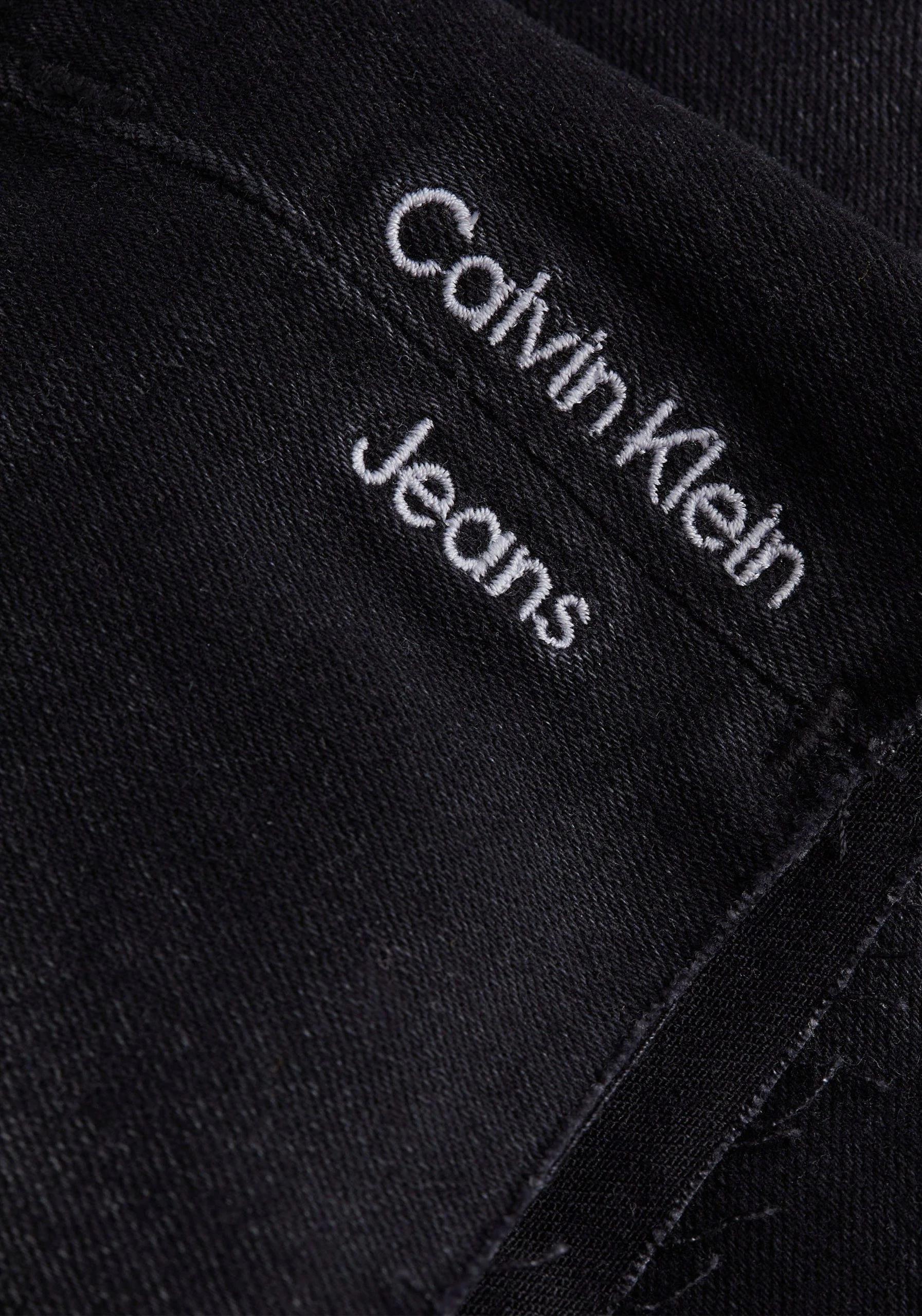 Calvin Klein Jeans Shorts MID RISE SHORT Mit Leicht Ausgefranstem Beinabschluss – Bild 13