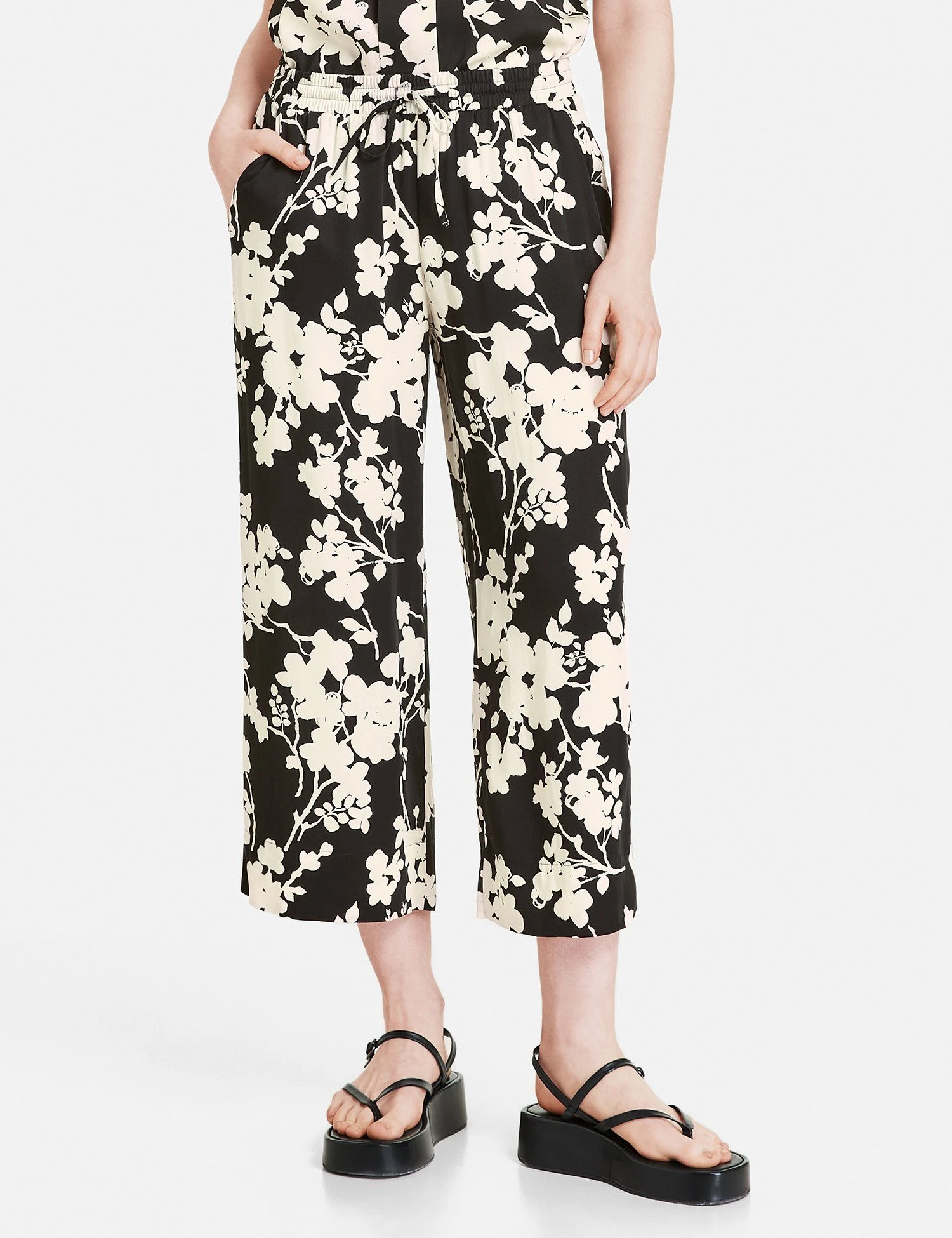 Taifun Stoffhose »Weite 3/4 Hose Mit Floral-Dessin Palazzo«