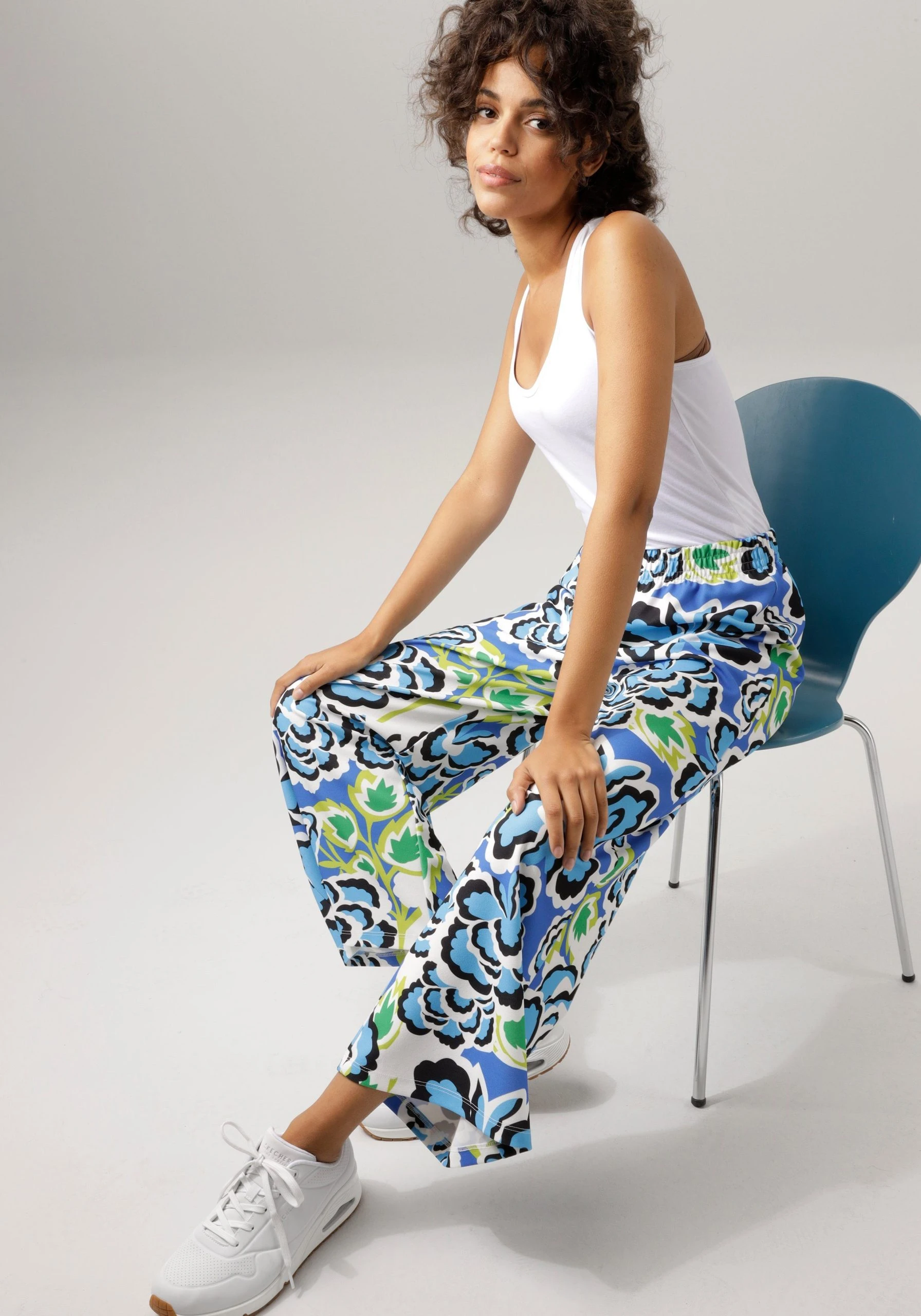 Aniston CASUAL Schlupfhose In 2 Großflächigen Blumendruck-Varianten - NEUE KOLLEKTION – Bild 6