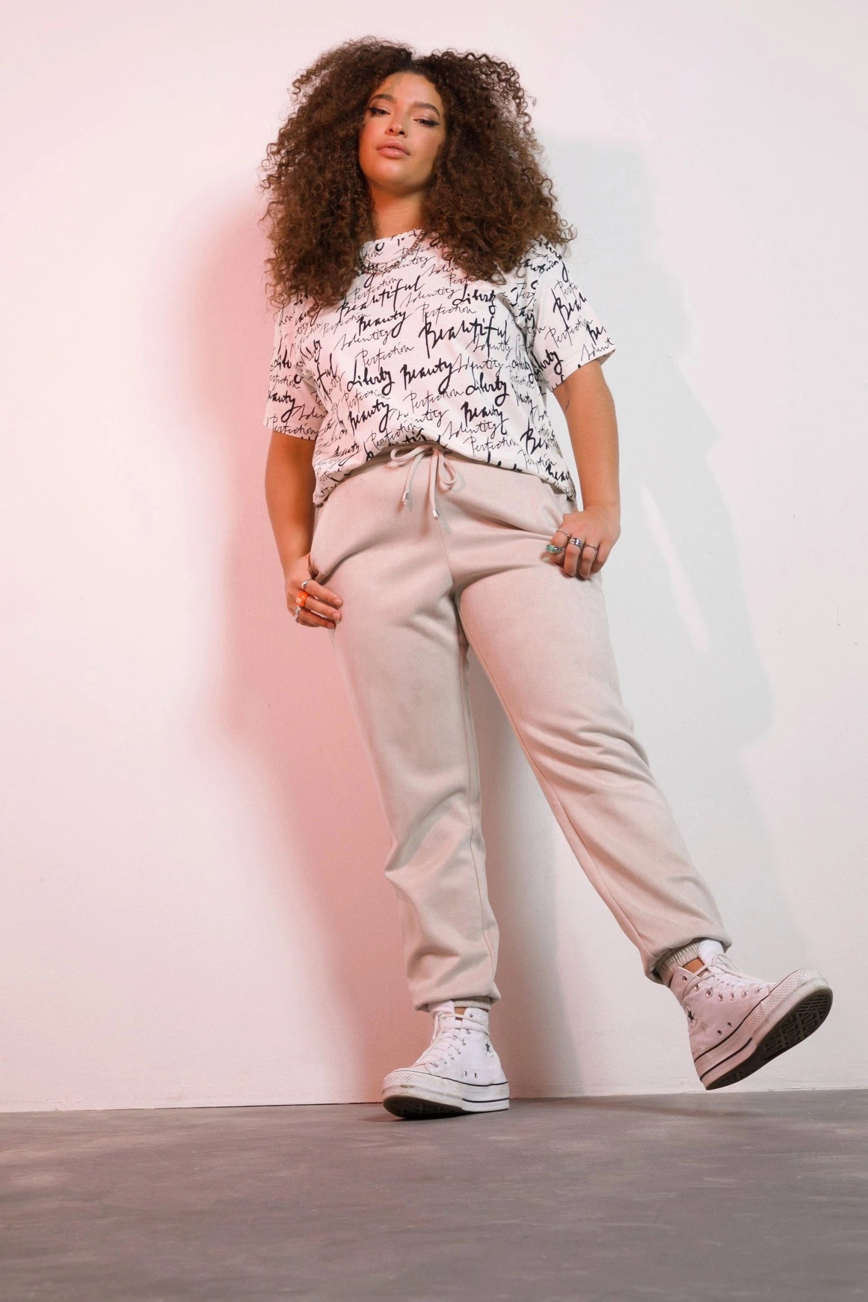 Studio Untold Funktionshose »Joggpants Loose Fit Veloursleder-Optik Elastikbund« – Bild 3