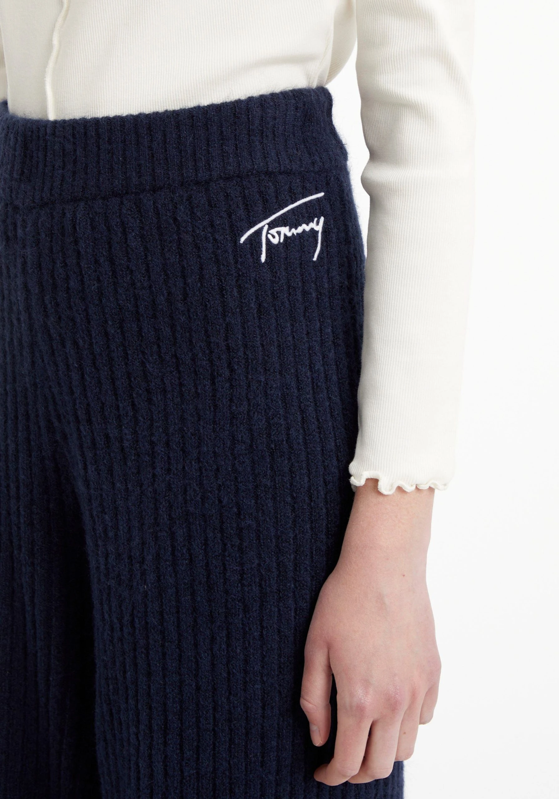 Tommy Jeans Loungehose TJW COSY SIGNATURE SWEATER PANT In Rippoptik & Mit Tommy Jeans Logo-Flag – Bild 3